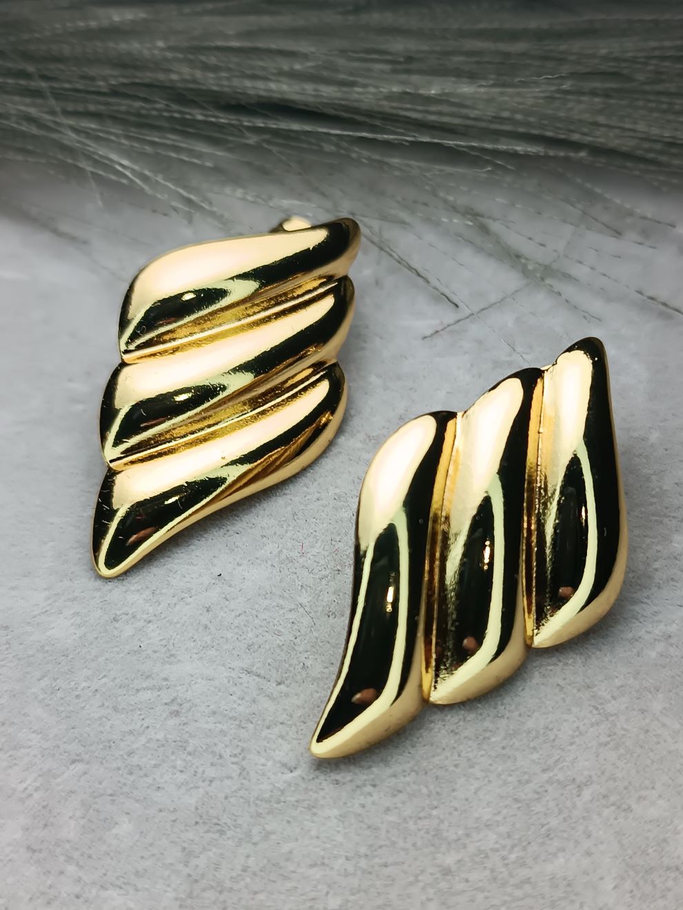 Σκουλαρίκια από Ατσάλι Χρυσά – Statement Σχέδιο για Εντυπωσιακές Εμφανίσεις | Kosmimatomania(ΚΩΔ:5570) Σκουλαρίκια από Ατσάλι Χρυσά – Statement Σχέδιο για Εντυπωσιακές Εμφανίσεις | Kosmimatomania(ΚΩΔ:5570)