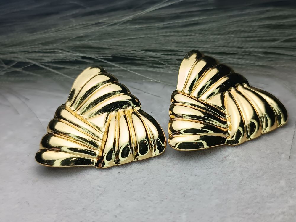 Χρυσά Γεωμετρικά Σκουλαρίκια Τρίγωνο από Ανοξείδωτο Ατσάλι – Εντυπωσιακά (ΚΩΔ:5569) Χρυσά Γεωμετρικά Σκουλαρίκια Τρίγωνο από Ανοξείδωτο Ατσάλι – Εντυπωσιακά (ΚΩΔ:5569)