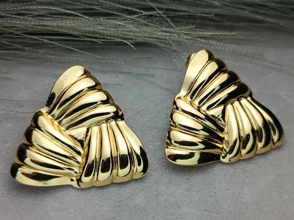 Χρυσά Γεωμετρικά Σκουλαρίκια Τρίγωνο από Ανοξείδωτο Ατσάλι – Εντυπωσιακά (ΚΩΔ:5569) Χρυσά Γεωμετρικά Σκουλαρίκια Τρίγωνο από Ανοξείδωτο Ατσάλι – Εντυπωσιακά (ΚΩΔ:5569)