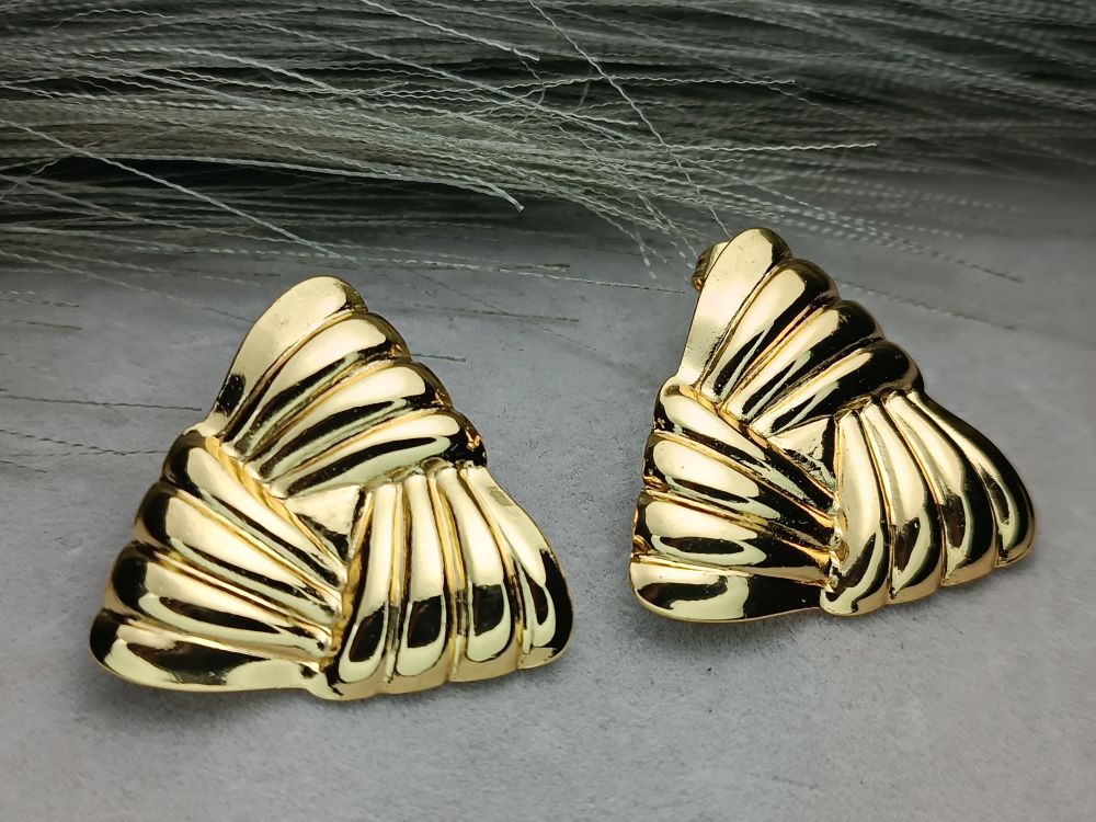 Χρυσά Γεωμετρικά Σκουλαρίκια Τρίγωνο από Ανοξείδωτο Ατσάλι – Εντυπωσιακά (ΚΩΔ:5569) Χρυσά Γεωμετρικά Σκουλαρίκια Τρίγωνο από Ανοξείδωτο Ατσάλι – Εντυπωσιακά (ΚΩΔ:5569)