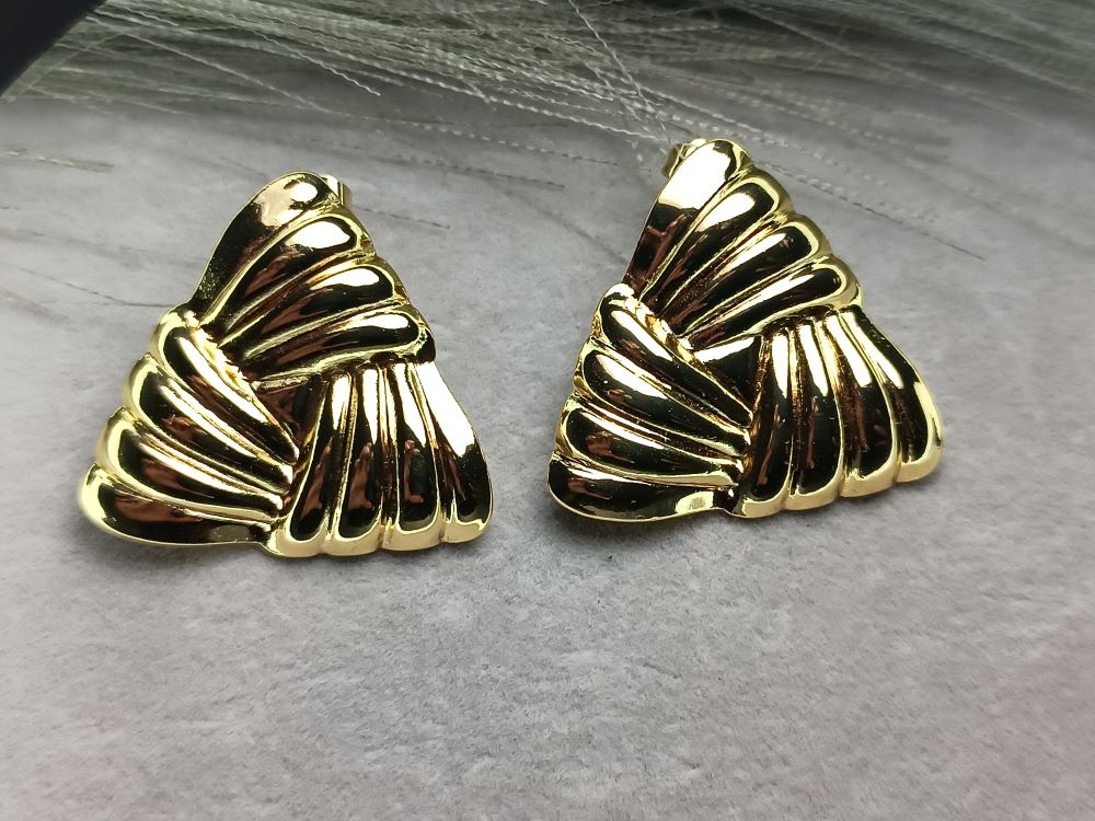 Χρυσά Γεωμετρικά Σκουλαρίκια Τρίγωνο από Ανοξείδωτο Ατσάλι – Εντυπωσιακά (ΚΩΔ:5569) Χρυσά Γεωμετρικά Σκουλαρίκια Τρίγωνο από Ανοξείδωτο Ατσάλι – Εντυπωσιακά (ΚΩΔ:5569)