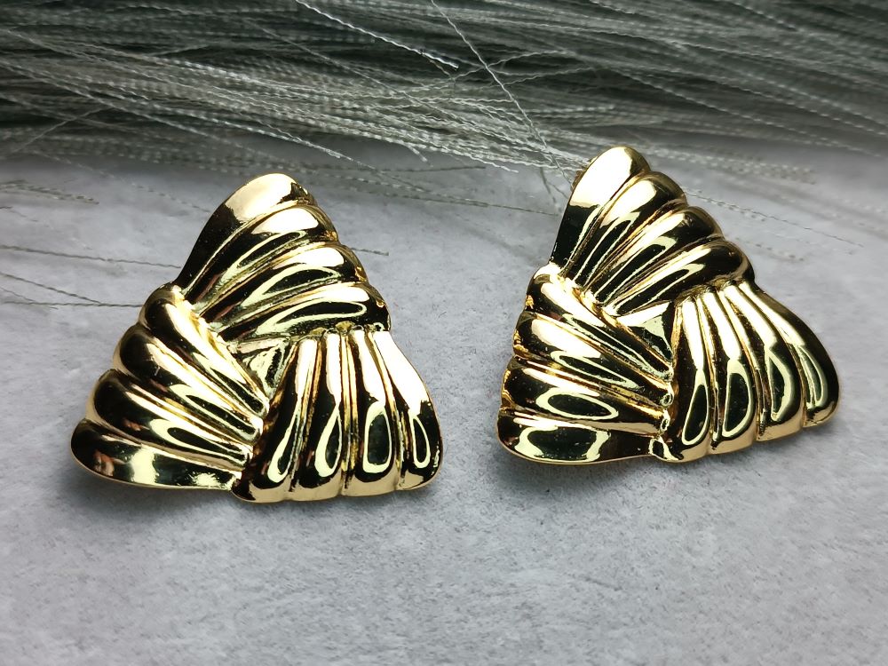 Χρυσά Γεωμετρικά Σκουλαρίκια Τρίγωνο από Ανοξείδωτο Ατσάλι – Εντυπωσιακά (ΚΩΔ:5569) Χρυσά Γεωμετρικά Σκουλαρίκια Τρίγωνο από Ανοξείδωτο Ατσάλι – Εντυπωσιακά (ΚΩΔ:5569)