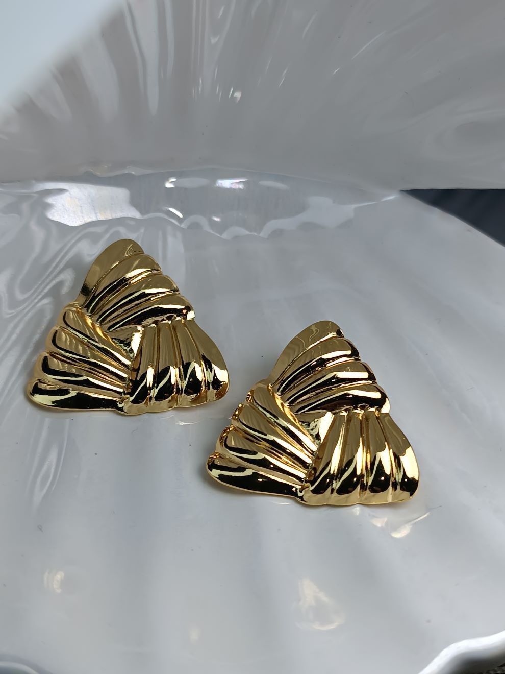 Χρυσά Γεωμετρικά Σκουλαρίκια Τρίγωνο από Ανοξείδωτο Ατσάλι – Εντυπωσιακά (ΚΩΔ:5569) Χρυσά Γεωμετρικά Σκουλαρίκια Τρίγωνο από Ανοξείδωτο Ατσάλι – Εντυπωσιακά (ΚΩΔ:5569)