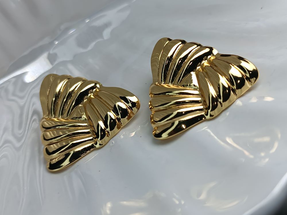 Χρυσά Γεωμετρικά Σκουλαρίκια Τρίγωνο από Ανοξείδωτο Ατσάλι – Εντυπωσιακά (ΚΩΔ:5569) Χρυσά Γεωμετρικά Σκουλαρίκια Τρίγωνο από Ανοξείδωτο Ατσάλι – Εντυπωσιακά (ΚΩΔ:5569)