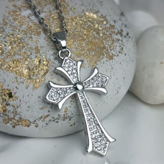 Ασημί Σταυρός με Λευκές Πέτρες – Γυναικείο Κολιέ από Ατσάλι (ΚΩΔ:8472) Ασημί Σταυρός με Λευκές Πέτρες – Γυναικείο Κολιέ από Ατσάλι (ΚΩΔ:8472)