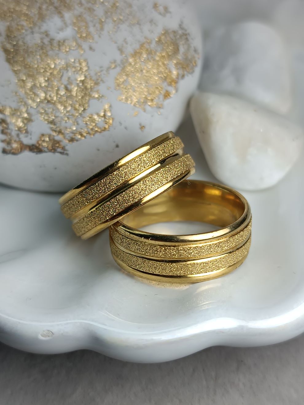 Χρυσές Βέρες με Γυαλιστερό Φινίρισμα & Glitter (ΚΩΔ:8539)– Kosmimatomania.gr Χρυσές Βέρες με Γυαλιστερό Φινίρισμα & Glitter (ΚΩΔ:8539)– Kosmimatomania.gr