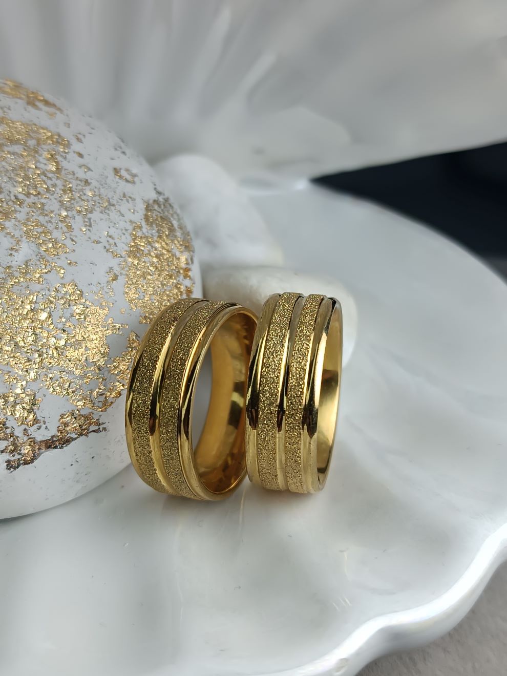 Χρυσές Βέρες με Γυαλιστερό Φινίρισμα & Glitter (ΚΩΔ:8539)– Kosmimatomania.gr Χρυσές Βέρες με Γυαλιστερό Φινίρισμα & Glitter (ΚΩΔ:8539)– Kosmimatomania.gr