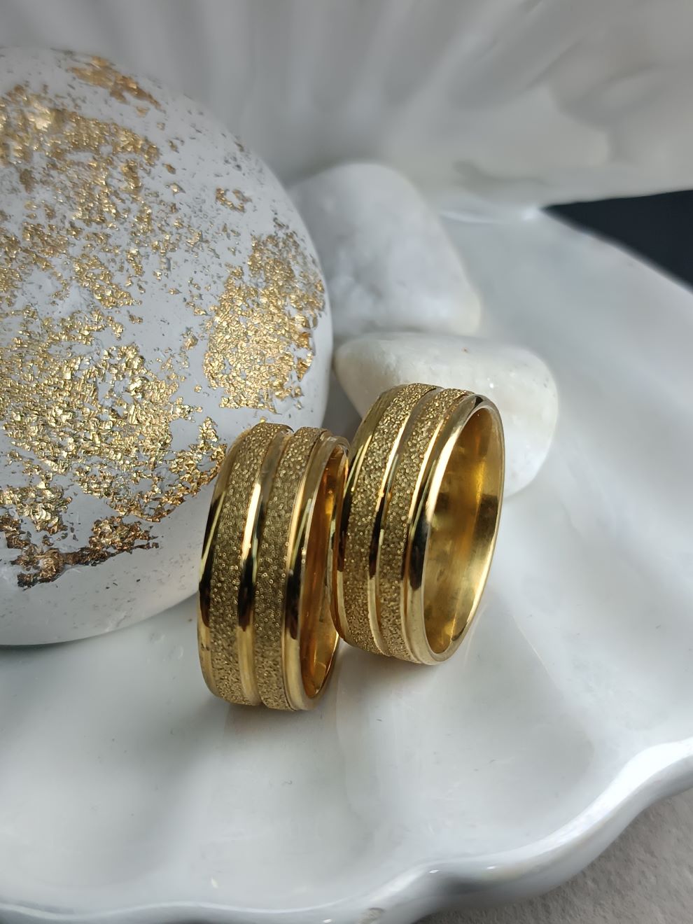 Χρυσές Βέρες με Γυαλιστερό Φινίρισμα & Glitter (ΚΩΔ:8539)– Kosmimatomania.gr Χρυσές Βέρες με Γυαλιστερό Φινίρισμα & Glitter (ΚΩΔ:8539)– Kosmimatomania.gr