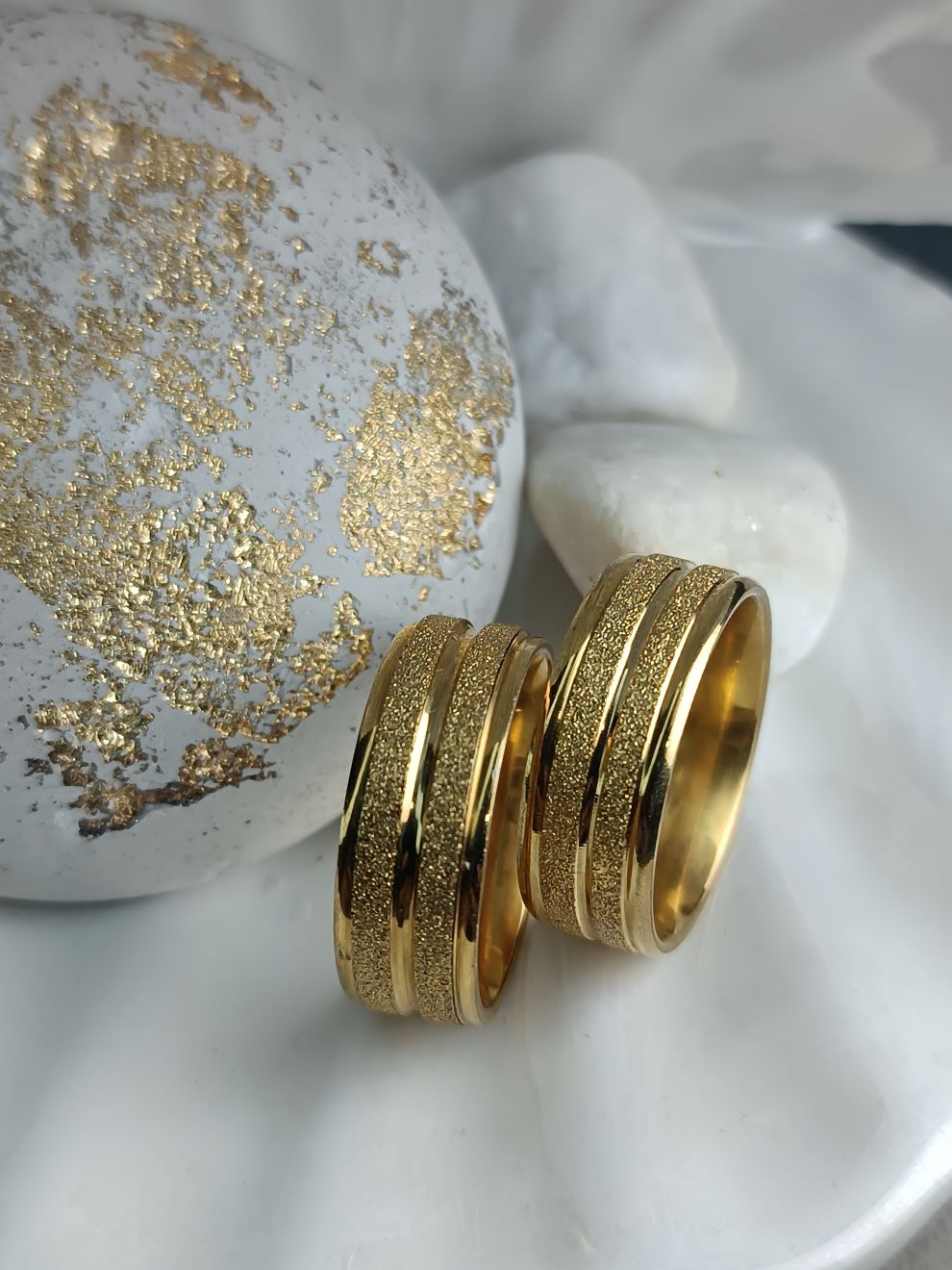 Χρυσές Βέρες με Γυαλιστερό Φινίρισμα & Glitter (ΚΩΔ:8539)– Kosmimatomania.gr Χρυσές Βέρες με Γυαλιστερό Φινίρισμα & Glitter (ΚΩΔ:8539)– Kosmimatomania.gr