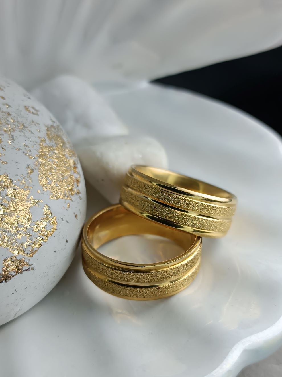 Χρυσές Βέρες με Γυαλιστερό Φινίρισμα & Glitter (ΚΩΔ:8539)– Kosmimatomania.gr Χρυσές Βέρες με Γυαλιστερό Φινίρισμα & Glitter (ΚΩΔ:8539)– Kosmimatomania.gr