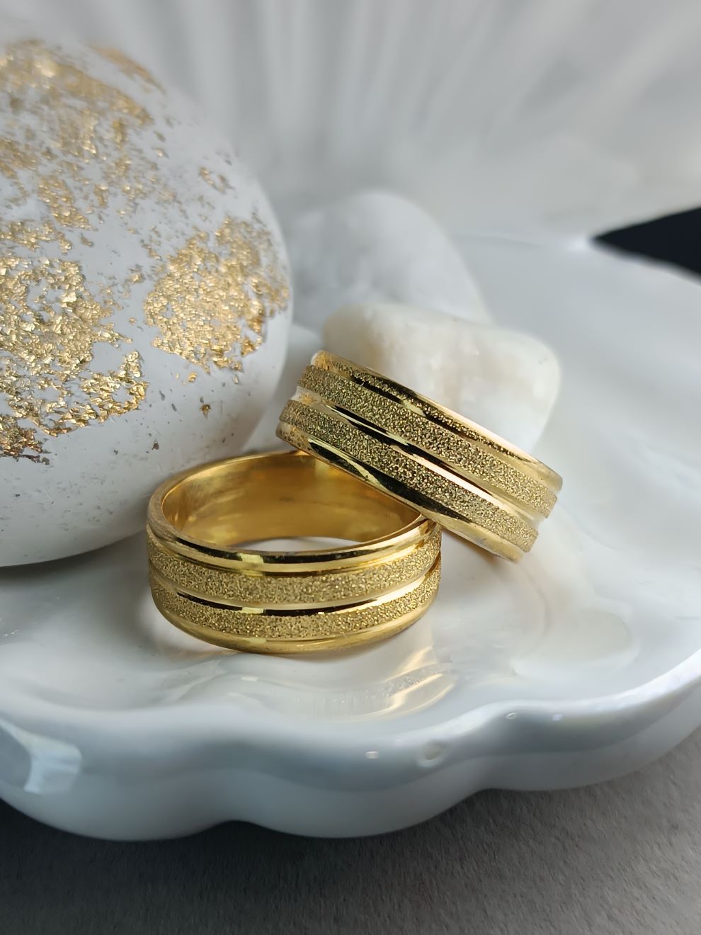 Χρυσές Βέρες με Γυαλιστερό Φινίρισμα & Glitter (ΚΩΔ:8539)– Kosmimatomania.gr Χρυσές Βέρες με Γυαλιστερό Φινίρισμα & Glitter (ΚΩΔ:8539)– Kosmimatomania.gr