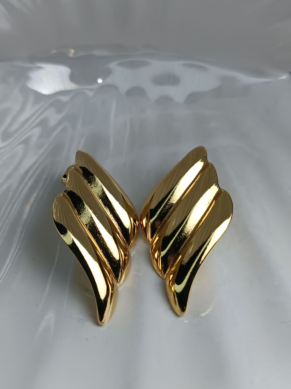 Σκουλαρίκια από Ατσάλι Χρυσά – Statement Σχέδιο για Εντυπωσιακές Εμφανίσεις | Kosmimatomania(ΚΩΔ:5570) Σκουλαρίκια από Ατσάλι Χρυσά – Statement Σχέδιο για Εντυπωσιακές Εμφανίσεις | Kosmimatomania(ΚΩΔ:5570)