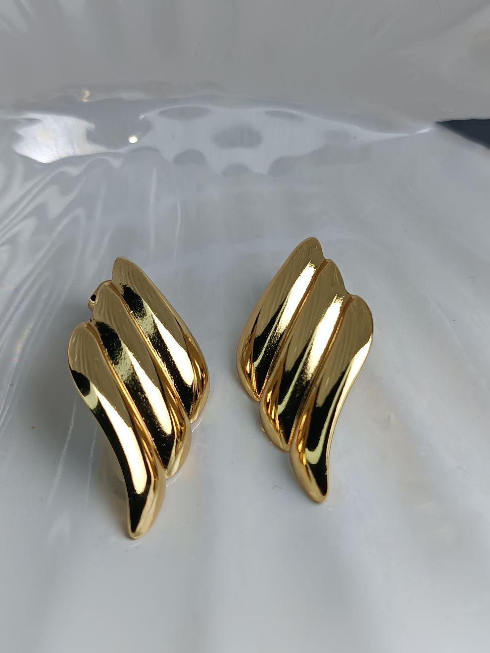 Σκουλαρίκια από Ατσάλι Χρυσά – Statement Σχέδιο για Εντυπωσιακές Εμφανίσεις | Kosmimatomania(ΚΩΔ:5570) Σκουλαρίκια από Ατσάλι Χρυσά – Statement Σχέδιο για Εντυπωσιακές Εμφανίσεις | Kosmimatomania(ΚΩΔ:5570)