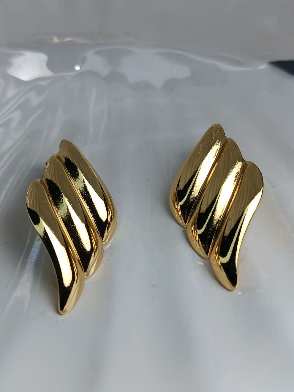 Σκουλαρίκια από Ατσάλι Χρυσά – Statement Σχέδιο για Εντυπωσιακές Εμφανίσεις | Kosmimatomania(ΚΩΔ:5570) Σκουλαρίκια από Ατσάλι Χρυσά – Statement Σχέδιο για Εντυπωσιακές Εμφανίσεις | Kosmimatomania(ΚΩΔ:5570)