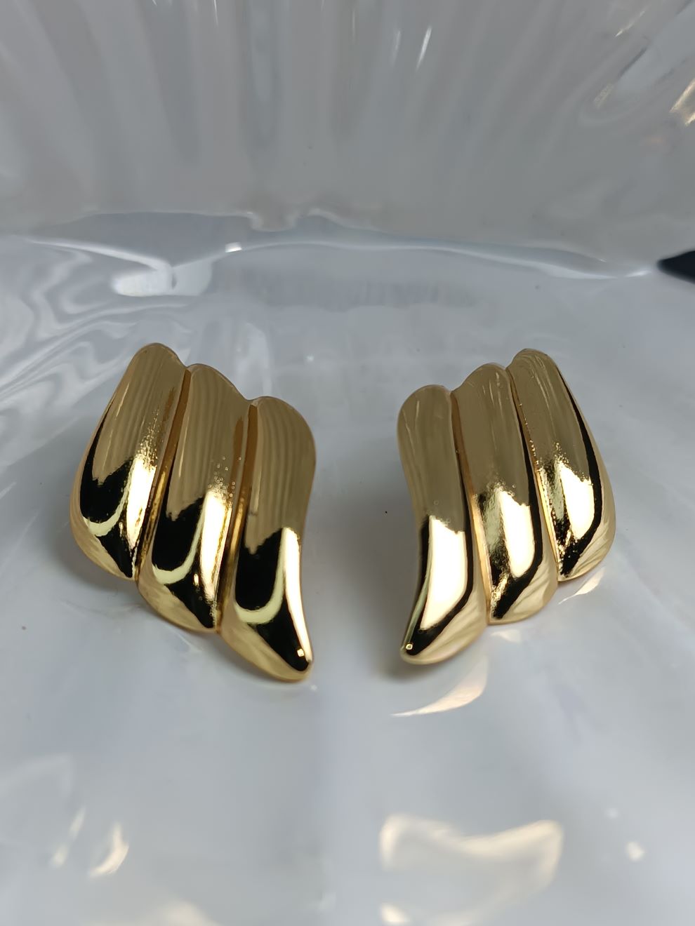 Σκουλαρίκια από Ατσάλι Χρυσά – Statement Σχέδιο για Εντυπωσιακές Εμφανίσεις | Kosmimatomania(ΚΩΔ:5570) Σκουλαρίκια από Ατσάλι Χρυσά – Statement Σχέδιο για Εντυπωσιακές Εμφανίσεις | Kosmimatomania(ΚΩΔ:5570)