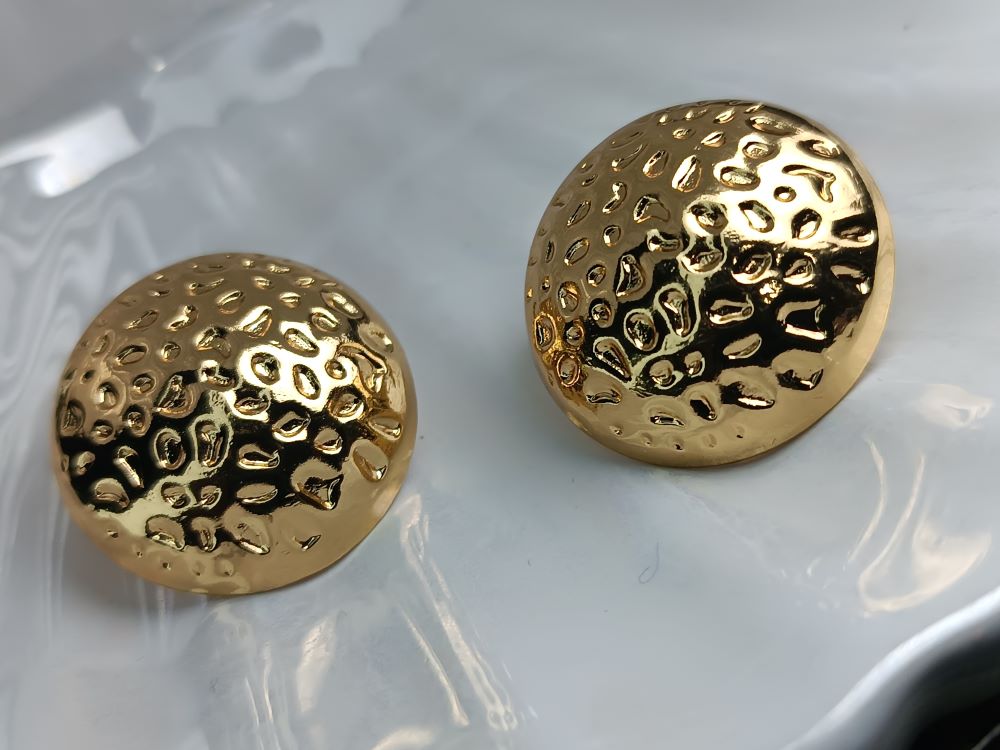 Χρυσά Σφυρήλατα Σκουλαρίκια – Στρογγυλά Statement Earrings από Ανοξείδωτο Ατσάλι (ΚΩΔ:5565) Χρυσά Σφυρήλατα Σκουλαρίκια – Στρογγυλά Statement Earrings από Ανοξείδωτο Ατσάλι (ΚΩΔ:5565)