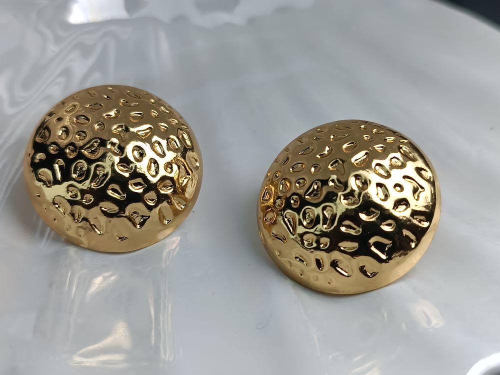 Χρυσά Σφυρήλατα Σκουλαρίκια – Στρογγυλά Statement Earrings από Ανοξείδωτο Ατσάλι (ΚΩΔ:5565) Χρυσά Σφυρήλατα Σκουλαρίκια – Στρογγυλά Statement Earrings από Ανοξείδωτο Ατσάλι (ΚΩΔ:5565)