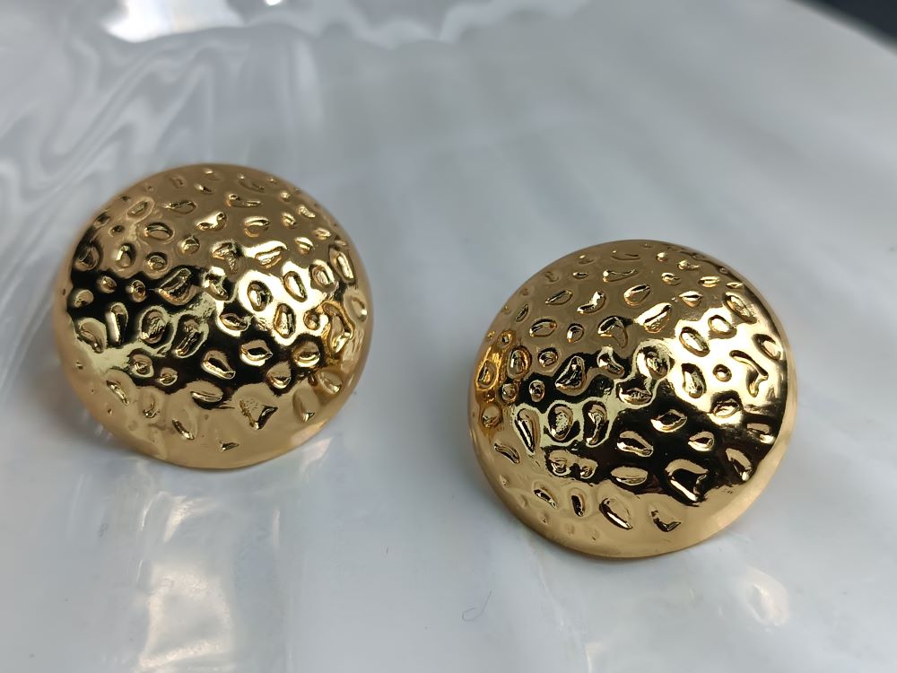 Χρυσά Σφυρήλατα Σκουλαρίκια – Στρογγυλά Statement Earrings από Ανοξείδωτο Ατσάλι (ΚΩΔ:5565) Χρυσά Σφυρήλατα Σκουλαρίκια – Στρογγυλά Statement Earrings από Ανοξείδωτο Ατσάλι (ΚΩΔ:5565)