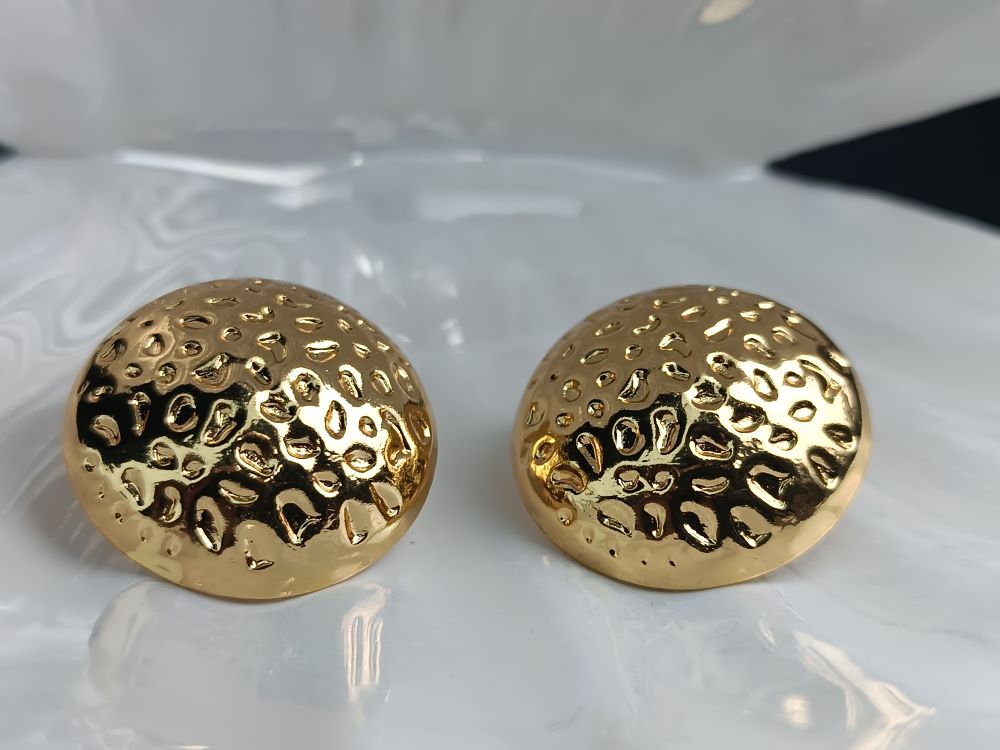 Χρυσά Σφυρήλατα Σκουλαρίκια – Στρογγυλά Statement Earrings από Ανοξείδωτο Ατσάλι (ΚΩΔ:5565) Χρυσά Σφυρήλατα Σκουλαρίκια – Στρογγυλά Statement Earrings από Ανοξείδωτο Ατσάλι (ΚΩΔ:5565)