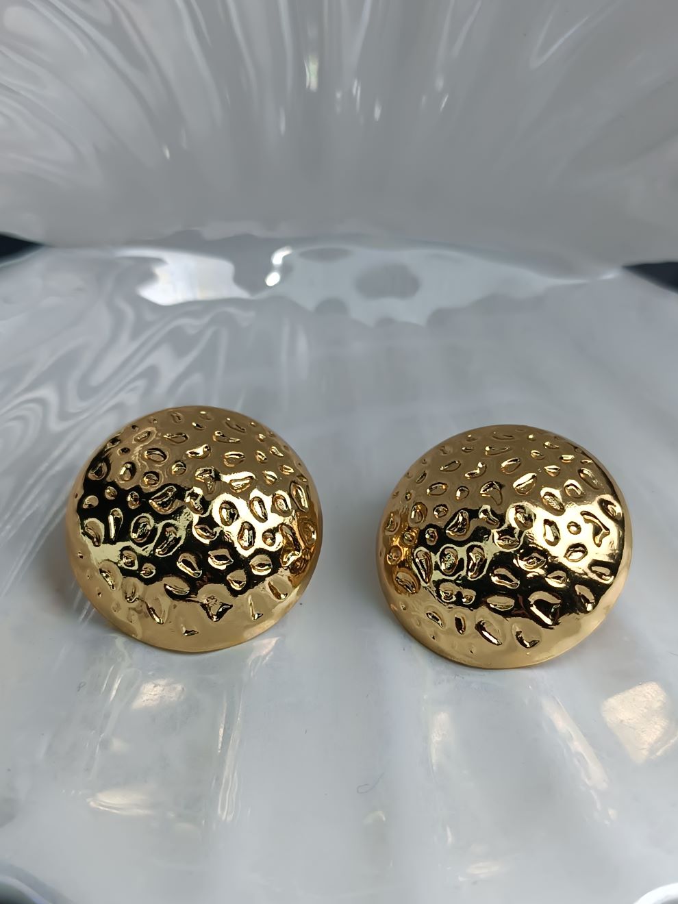 Χρυσά Σφυρήλατα Σκουλαρίκια – Στρογγυλά Statement Earrings από Ανοξείδωτο Ατσάλι (ΚΩΔ:5565) Χρυσά Σφυρήλατα Σκουλαρίκια – Στρογγυλά Statement Earrings από Ανοξείδωτο Ατσάλι (ΚΩΔ:5565)