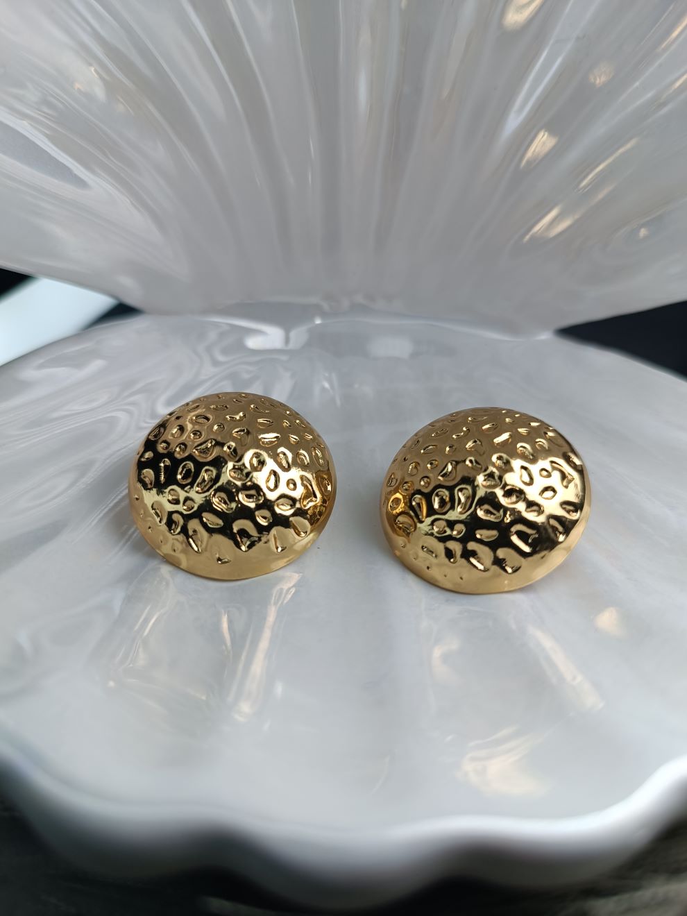 Χρυσά Σφυρήλατα Σκουλαρίκια – Στρογγυλά Statement Earrings από Ανοξείδωτο Ατσάλι (ΚΩΔ:5565) Χρυσά Σφυρήλατα Σκουλαρίκια – Στρογγυλά Statement Earrings από Ανοξείδωτο Ατσάλι (ΚΩΔ:5565)