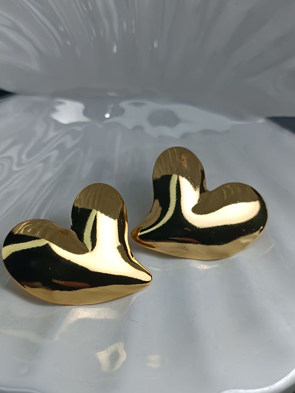 Εντυπωσιακά Σκουλαρίκια Καρδιά από Επιχρυσωμένο Ατσάλι – Statement Glam για Ιδιαίτερες Εμφανίσεις(ΚΩΔ:5576) Εντυπωσιακά Σκουλαρίκια Καρδιά από Επιχρυσωμένο Ατσάλι – Statement Glam για Ιδιαίτερες Εμφανίσεις(ΚΩΔ:5576)