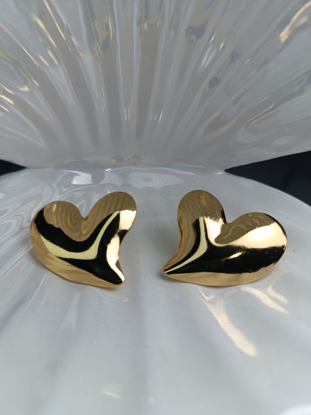 Εντυπωσιακά Σκουλαρίκια Καρδιά από Επιχρυσωμένο Ατσάλι – Statement Glam για Ιδιαίτερες Εμφανίσεις(ΚΩΔ:5576) Εντυπωσιακά Σκουλαρίκια Καρδιά από Επιχρυσωμένο Ατσάλι – Statement Glam για Ιδιαίτερες Εμφανίσεις(ΚΩΔ:5576)