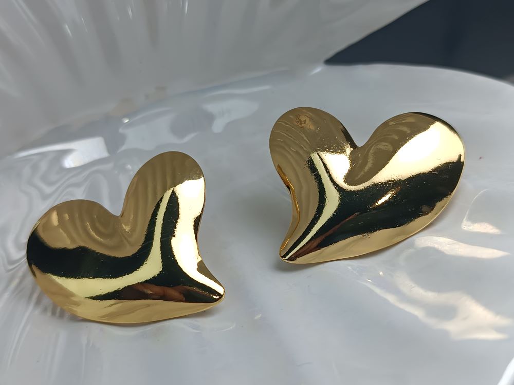 Εντυπωσιακά Σκουλαρίκια Καρδιά από Επιχρυσωμένο Ατσάλι – Statement Glam για Ιδιαίτερες Εμφανίσεις(ΚΩΔ:5576) Εντυπωσιακά Σκουλαρίκια Καρδιά από Επιχρυσωμένο Ατσάλι – Statement Glam για Ιδιαίτερες Εμφανίσεις(ΚΩΔ:5576)