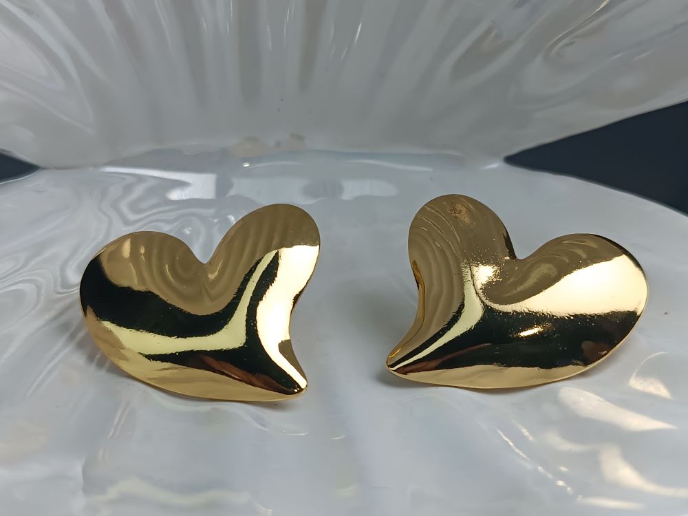 Εντυπωσιακά Σκουλαρίκια Καρδιά από Επιχρυσωμένο Ατσάλι – Statement Glam για Ιδιαίτερες Εμφανίσεις(ΚΩΔ:5576) Εντυπωσιακά Σκουλαρίκια Καρδιά από Επιχρυσωμένο Ατσάλι – Statement Glam για Ιδιαίτερες Εμφανίσεις(ΚΩΔ:5576)