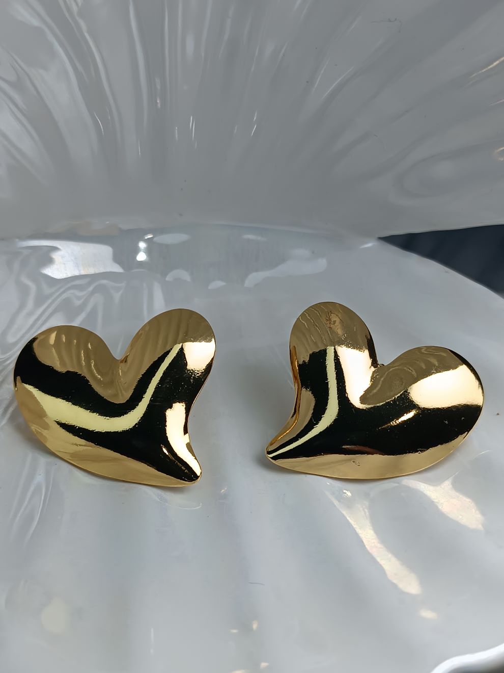 Εντυπωσιακά Σκουλαρίκια Καρδιά από Επιχρυσωμένο Ατσάλι – Statement Glam για Ιδιαίτερες Εμφανίσεις(ΚΩΔ:5576) Εντυπωσιακά Σκουλαρίκια Καρδιά από Επιχρυσωμένο Ατσάλι – Statement Glam για Ιδιαίτερες Εμφανίσεις(ΚΩΔ:5576)