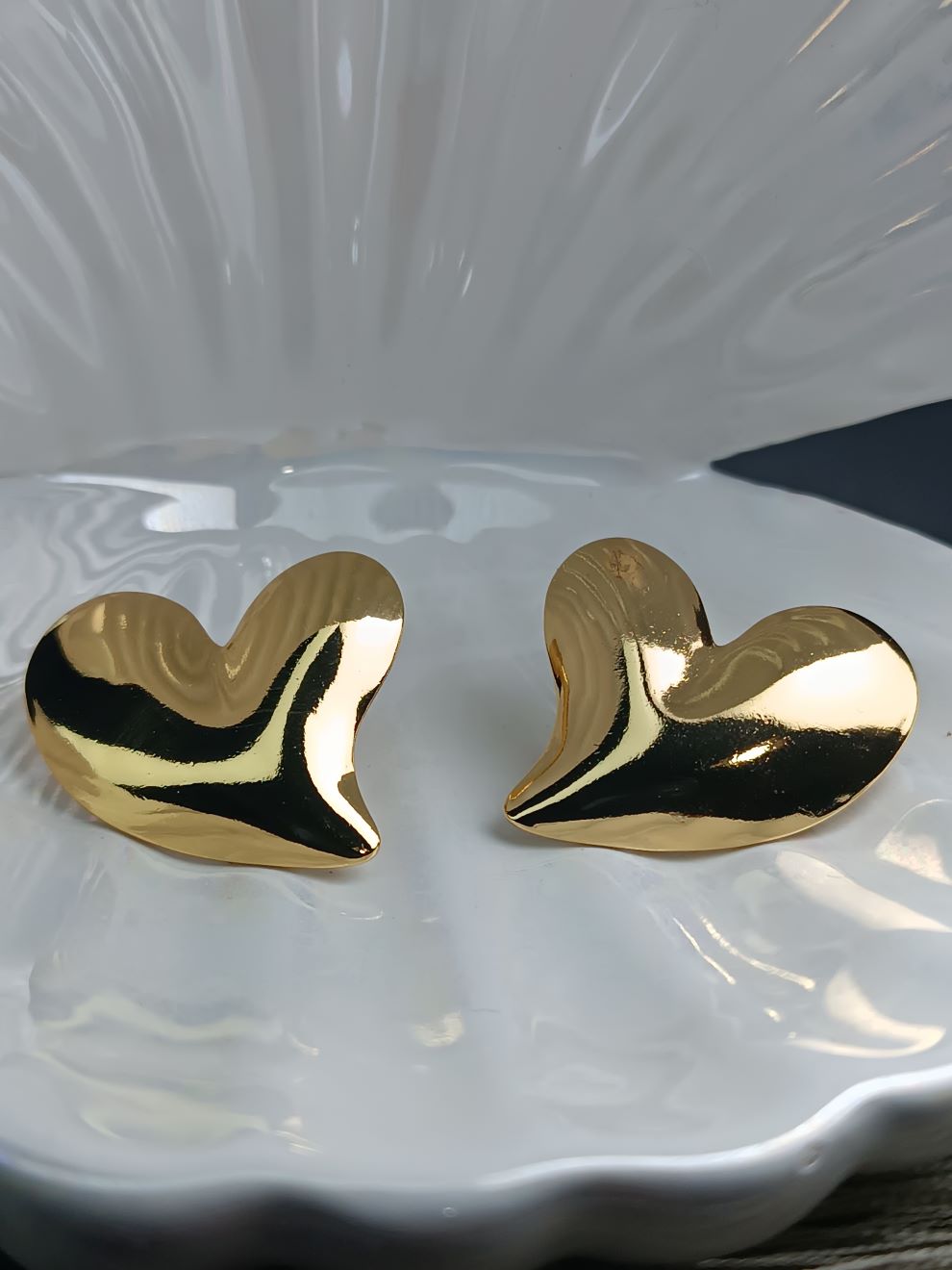 Εντυπωσιακά Σκουλαρίκια Καρδιά από Επιχρυσωμένο Ατσάλι – Statement Glam για Ιδιαίτερες Εμφανίσεις(ΚΩΔ:5576) Εντυπωσιακά Σκουλαρίκια Καρδιά από Επιχρυσωμένο Ατσάλι – Statement Glam για Ιδιαίτερες Εμφανίσεις(ΚΩΔ:5576)