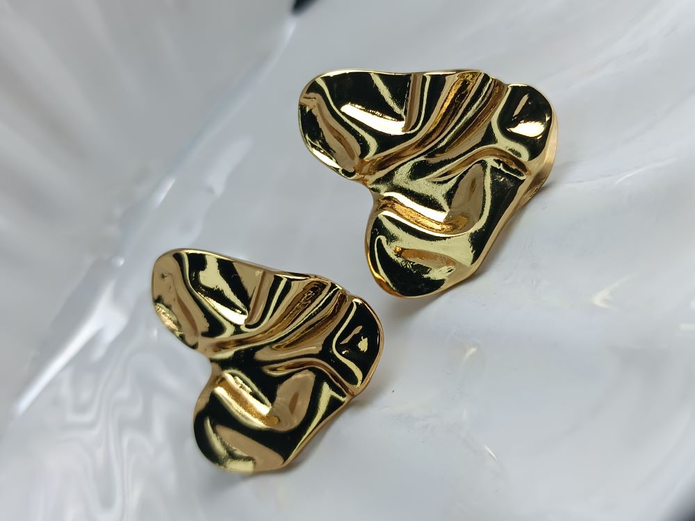 Αφαιρετικά Σκουλαρίκια Καρδιά από Επιχρυσωμένο Ατσάλι – Γλυπτική Πολυτέλεια σε Minimal Έκδοση(ΚΩΔ:5575) Αφαιρετικά Σκουλαρίκια Καρδιά από Επιχρυσωμένο Ατσάλι – Γλυπτική Πολυτέλεια σε Minimal Έκδοση(ΚΩΔ:5575)