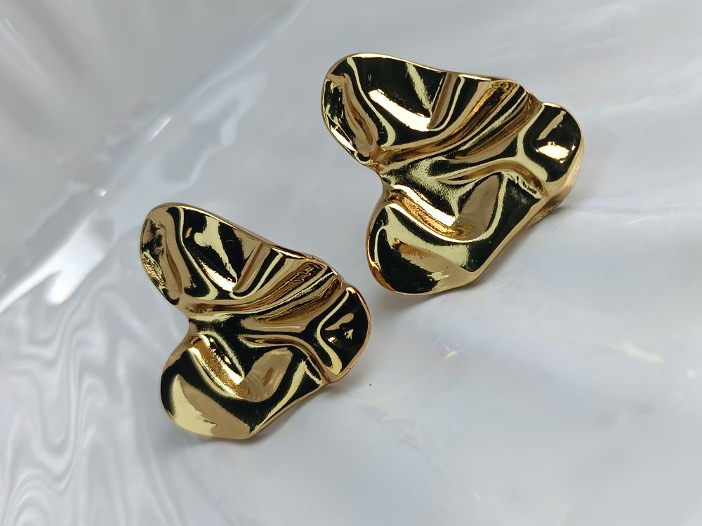 Αφαιρετικά Σκουλαρίκια Καρδιά από Επιχρυσωμένο Ατσάλι – Γλυπτική Πολυτέλεια σε Minimal Έκδοση(ΚΩΔ:5575) Αφαιρετικά Σκουλαρίκια Καρδιά από Επιχρυσωμένο Ατσάλι – Γλυπτική Πολυτέλεια σε Minimal Έκδοση(ΚΩΔ:5575)