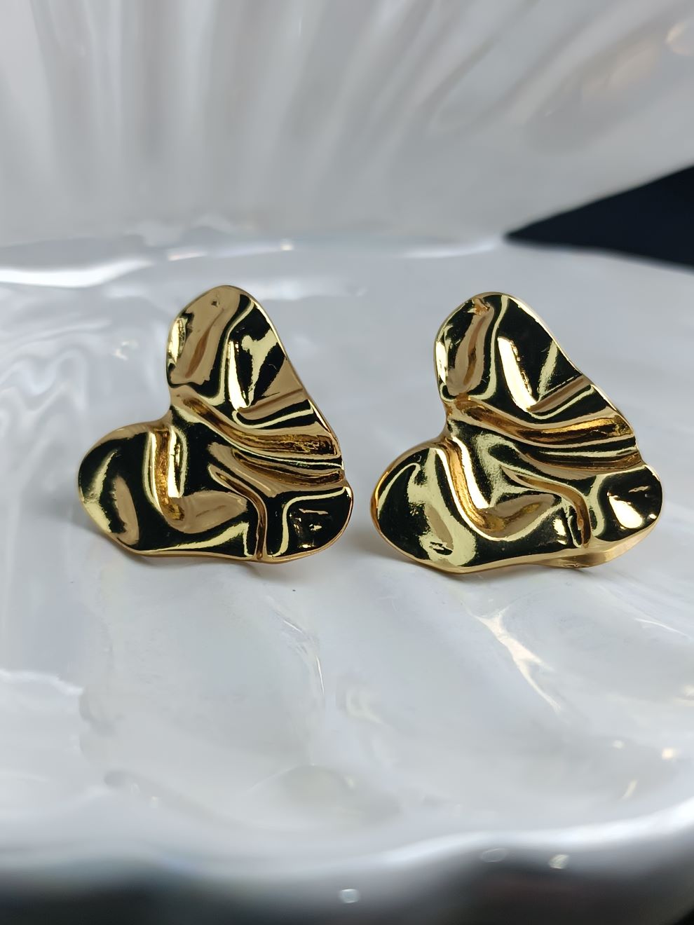 Αφαιρετικά Σκουλαρίκια Καρδιά από Επιχρυσωμένο Ατσάλι – Γλυπτική Πολυτέλεια σε Minimal Έκδοση(ΚΩΔ:5575) Αφαιρετικά Σκουλαρίκια Καρδιά από Επιχρυσωμένο Ατσάλι – Γλυπτική Πολυτέλεια σε Minimal Έκδοση(ΚΩΔ:5575)