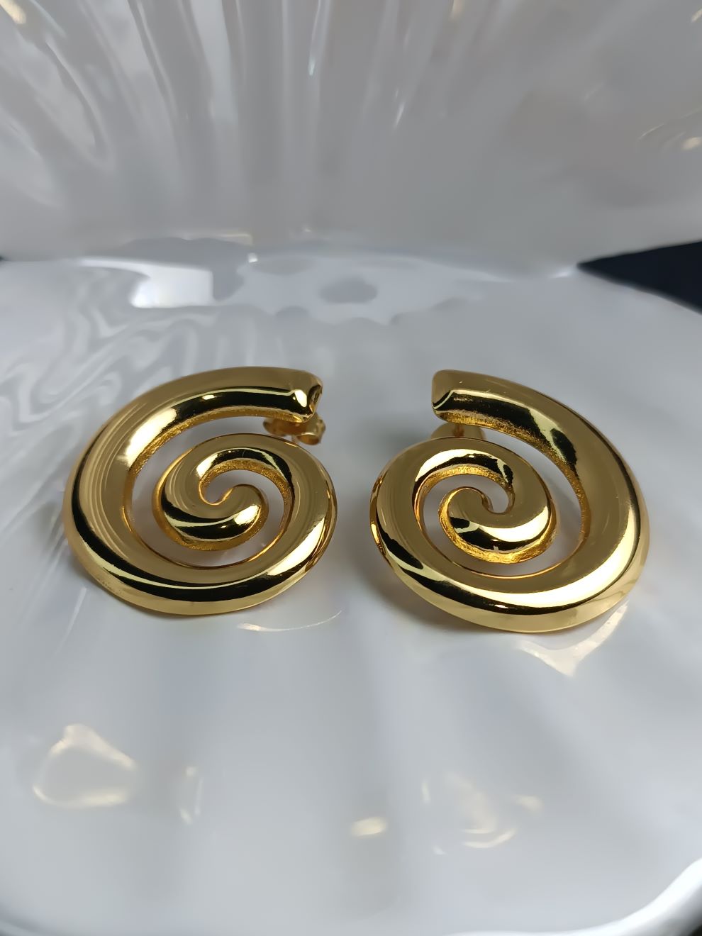 Χρυσά Σκουλαρίκια Σπείρα από Ανοξείδωτο Ατσάλι – Statement Spiral Earrings για Μοναδικές Εμφανίσεις (ΚΩΔ:5577) Χρυσά Σκουλαρίκια Σπείρα από Ανοξείδωτο Ατσάλι – Statement Spiral Earrings για Μοναδικές Εμφανίσεις (ΚΩΔ:5577)