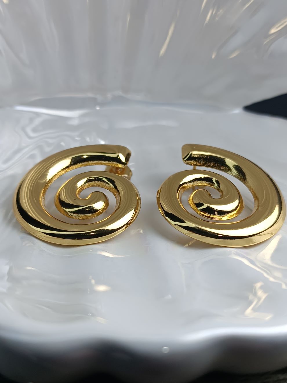 Χρυσά Σκουλαρίκια Σπείρα από Ανοξείδωτο Ατσάλι – Statement Spiral Earrings για Μοναδικές Εμφανίσεις (ΚΩΔ:5577) Χρυσά Σκουλαρίκια Σπείρα από Ανοξείδωτο Ατσάλι – Statement Spiral Earrings για Μοναδικές Εμφανίσεις (ΚΩΔ:5577)