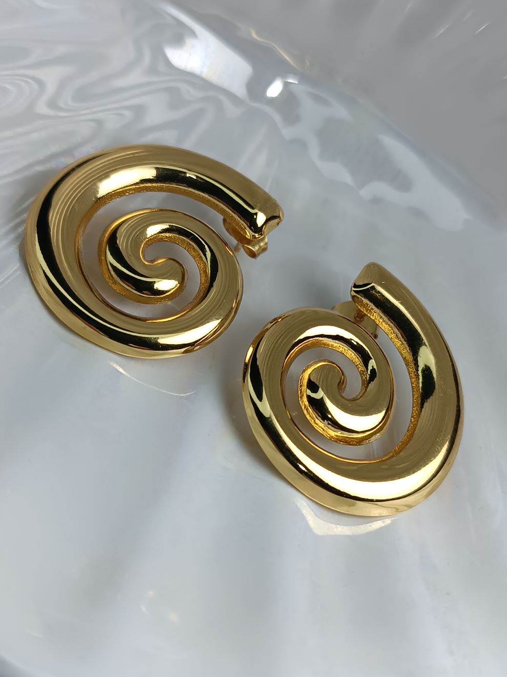 Χρυσά Σκουλαρίκια Σπείρα από Ανοξείδωτο Ατσάλι – Statement Spiral Earrings για Μοναδικές Εμφανίσεις (ΚΩΔ:5577) Χρυσά Σκουλαρίκια Σπείρα από Ανοξείδωτο Ατσάλι – Statement Spiral Earrings για Μοναδικές Εμφανίσεις (ΚΩΔ:5577)
