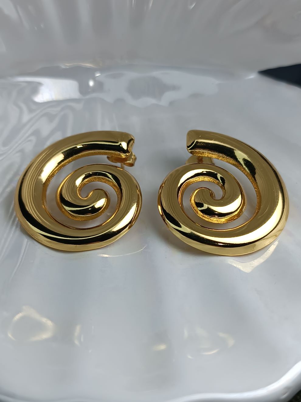 Χρυσά Σκουλαρίκια Σπείρα από Ανοξείδωτο Ατσάλι – Statement Spiral Earrings για Μοναδικές Εμφανίσεις (ΚΩΔ:5577) Χρυσά Σκουλαρίκια Σπείρα από Ανοξείδωτο Ατσάλι – Statement Spiral Earrings για Μοναδικές Εμφανίσεις (ΚΩΔ:5577)