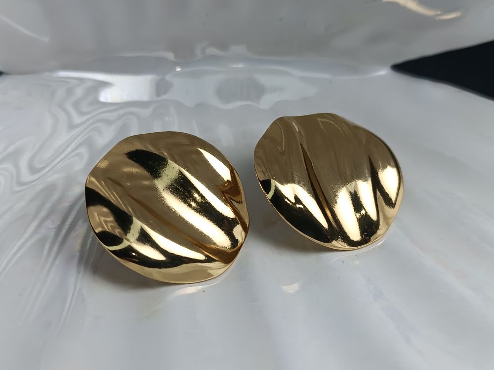 Ανάγλυφα Χρυσά Σκουλαρίκια από Ανοξείδωτο Ατσάλι – Στρογγυλά Statement Σκουλαρίκια (ΚΩΔ:5574) Ανάγλυφα Χρυσά Σκουλαρίκια από Ανοξείδωτο Ατσάλι – Στρογγυλά Statement Σκουλαρίκια (ΚΩΔ:5574)
