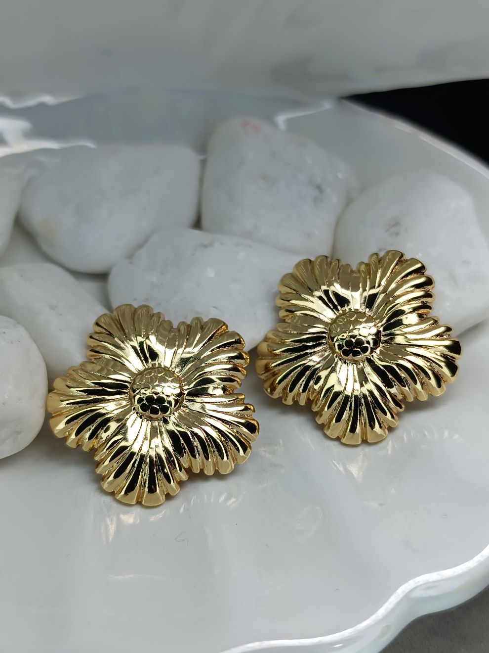 Χρυσά Ανάγλυφα Σκουλαρίκια Ακανόνιστου Σχήματος από Ανοξείδωτο Ατσάλι – Μοντέρνα(ΚΩΔ:5567) Χρυσά Ανάγλυφα Σκουλαρίκια Ακανόνιστου Σχήματος από Ανοξείδωτο Ατσάλι – Μοντέρνα(ΚΩΔ:5567)