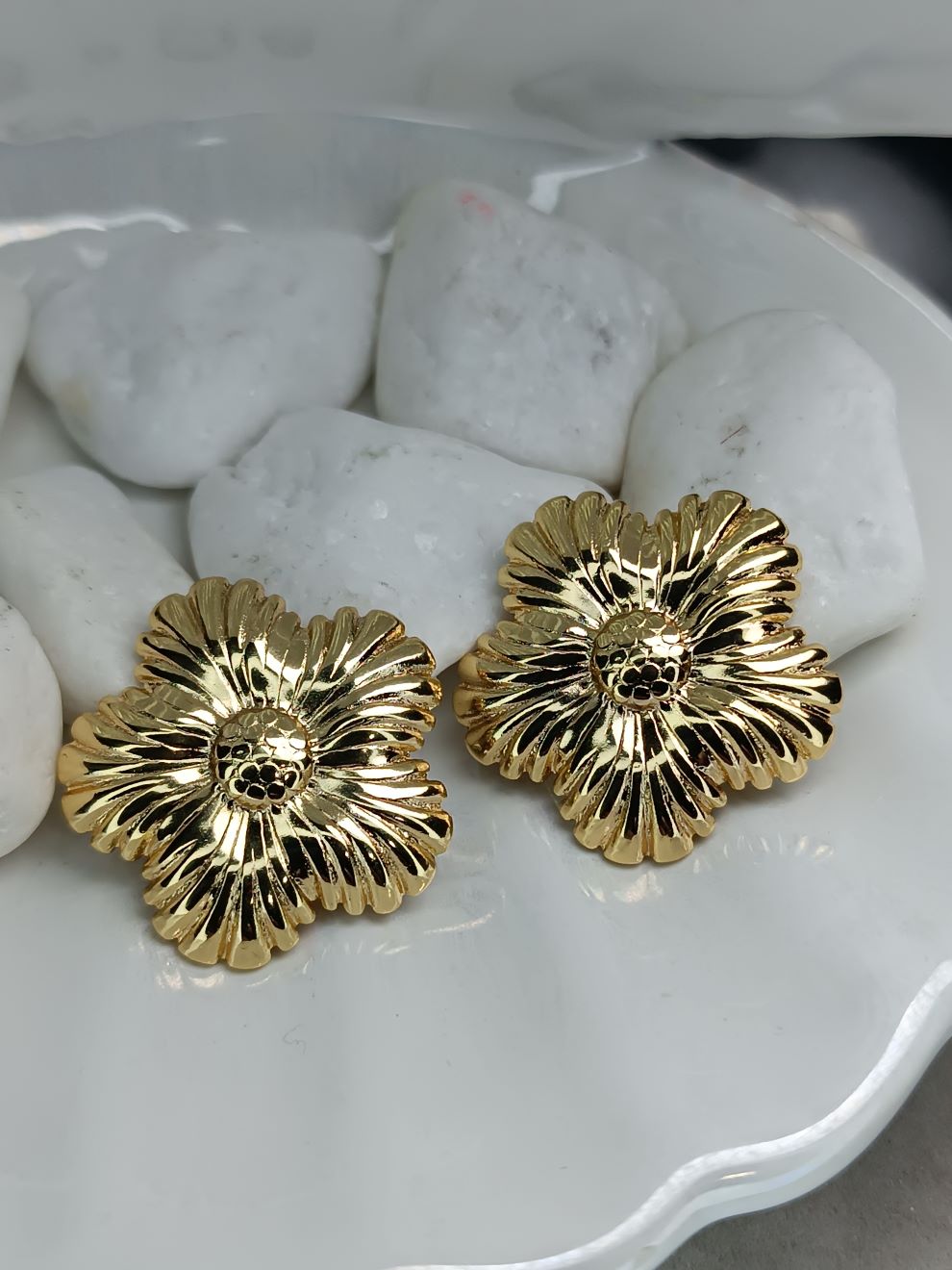 Χρυσά Ανάγλυφα Σκουλαρίκια Ακανόνιστου Σχήματος από Ανοξείδωτο Ατσάλι – Μοντέρνα(ΚΩΔ:5567) Χρυσά Ανάγλυφα Σκουλαρίκια Ακανόνιστου Σχήματος από Ανοξείδωτο Ατσάλι – Μοντέρνα(ΚΩΔ:5567)