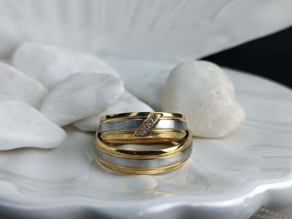 Δίχρωμες Βέρες Ανοξείδωτο Ατσάλι με Χρυσή Λεπτομέρεια (ΚΩΔ:554241) | Kosmimatomania.gr Δίχρωμες Βέρες Ανοξείδωτο Ατσάλι με Χρυσή Λεπτομέρεια (ΚΩΔ:554241) | Kosmimatomania.gr