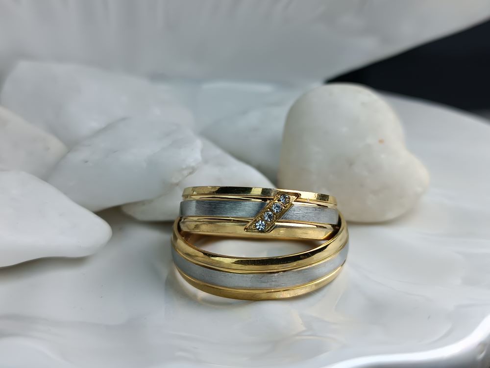 Δίχρωμες Βέρες Ανοξείδωτο Ατσάλι με Χρυσή Λεπτομέρεια (ΚΩΔ:554241) | Kosmimatomania.gr Δίχρωμες Βέρες Ανοξείδωτο Ατσάλι με Χρυσή Λεπτομέρεια (ΚΩΔ:554241) | Kosmimatomania.gr