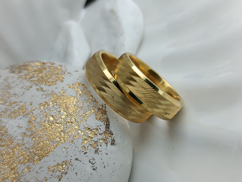 Ανδρικές & Γυναικείες Βέρες από Ατσάλι Χρυσό Χρώμα 6mm | Kosmimatomania.gr Ανδρικές & Γυναικείες Βέρες από Ατσάλι Χρυσό Χρώμα 6mm | Kosmimatomania.gr