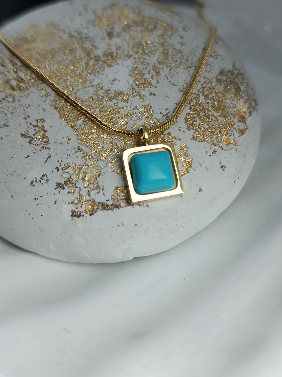 Κολιέ από Ατσάλι με Τετράγωνο Μενταγιόν & Τιρκουάζ Πέτρα (ΚΩΔ:88331) Κολιέ από Ατσάλι με Τετράγωνο Μενταγιόν & Τιρκουάζ Πέτρα (ΚΩΔ:88331)