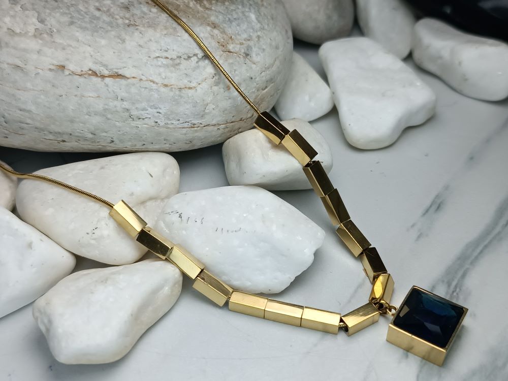 Κολιέ από ανοξείδωτο ατσάλι σε χρυσό με μπλε κρύσταλλο – Μοντέρνο & ανθεκτικό (ΚΩΔ:4417) Κολιέ από ανοξείδωτο ατσάλι σε χρυσό με μπλε κρύσταλλο – Μοντέρνο & ανθεκτικό (ΚΩΔ:4417)