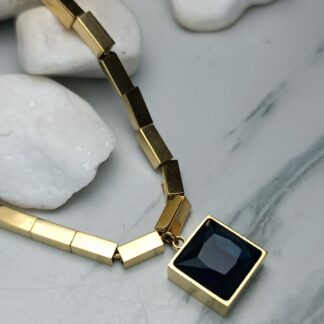 Κολιέ από ανοξείδωτο ατσάλι σε χρυσό με μπλε κρύσταλλο – Μοντέρνο & ανθεκτικό (ΚΩΔ:4417)