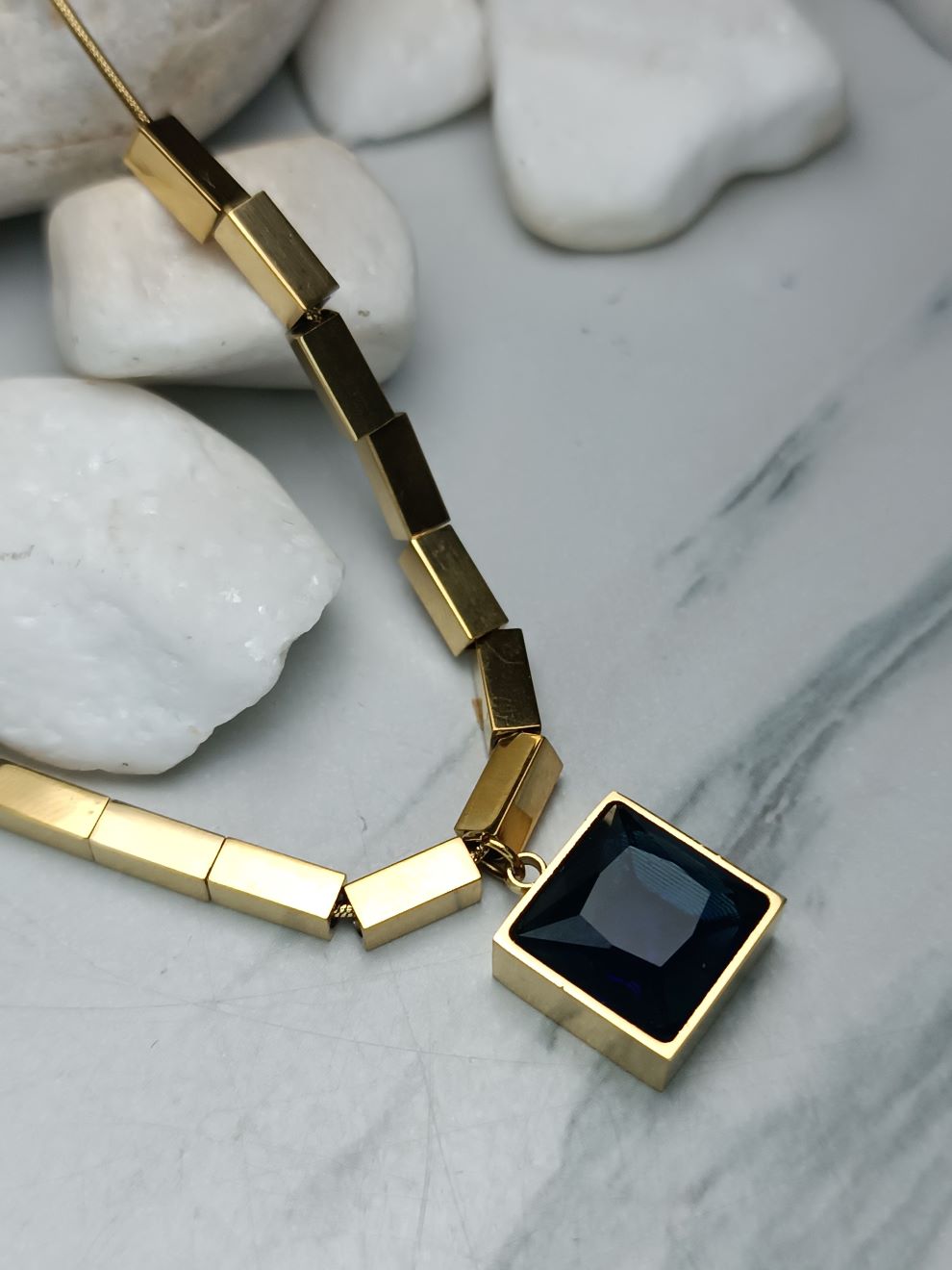 Κολιέ από ανοξείδωτο ατσάλι σε χρυσό με μπλε κρύσταλλο – Μοντέρνο & ανθεκτικό (ΚΩΔ:4417) Κολιέ από ανοξείδωτο ατσάλι σε χρυσό με μπλε κρύσταλλο – Μοντέρνο & ανθεκτικό (ΚΩΔ:4417)
