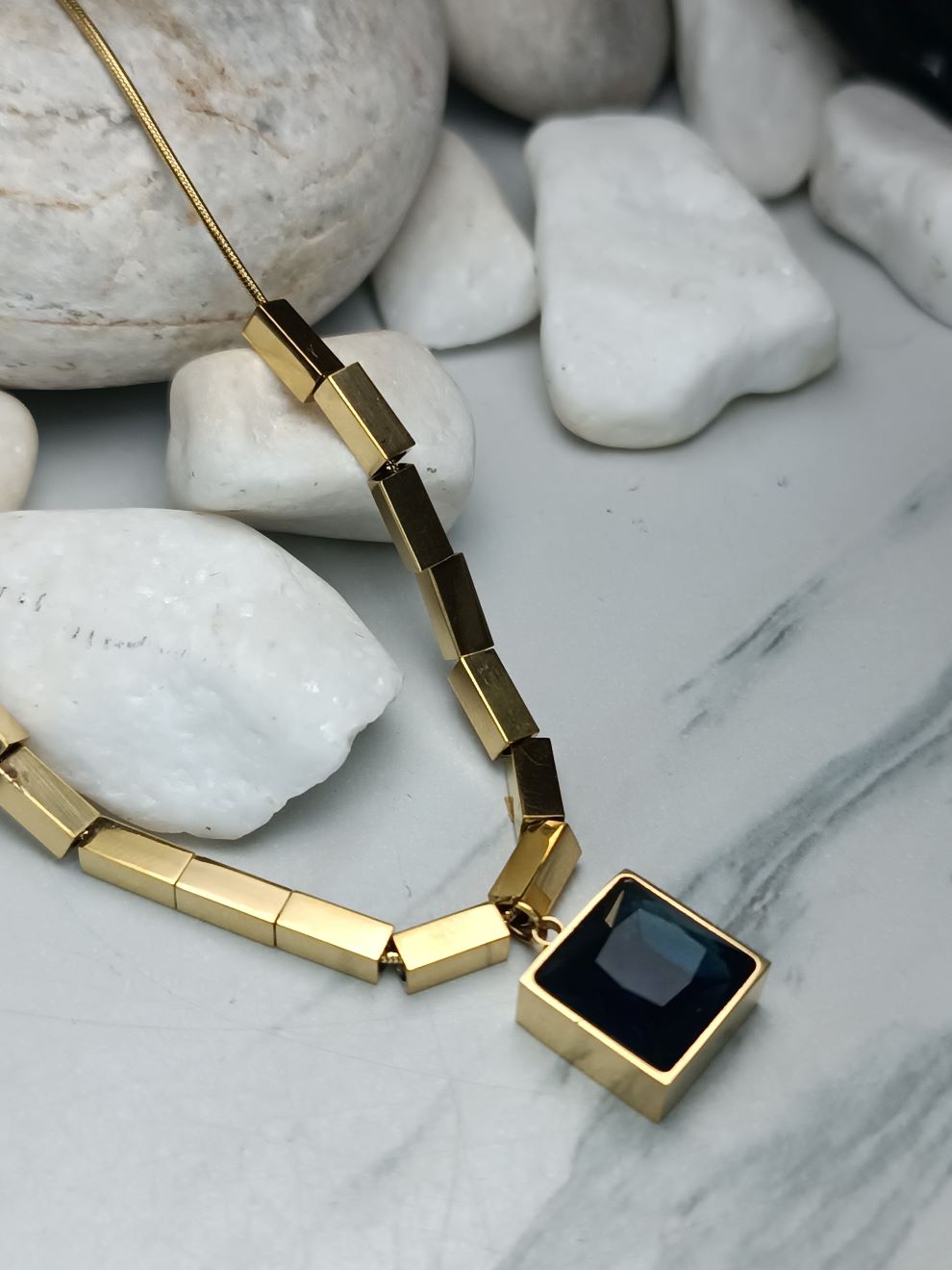 Κολιέ από ανοξείδωτο ατσάλι σε χρυσό με μπλε κρύσταλλο – Μοντέρνο & ανθεκτικό (ΚΩΔ:4417) Κολιέ από ανοξείδωτο ατσάλι σε χρυσό με μπλε κρύσταλλο – Μοντέρνο & ανθεκτικό (ΚΩΔ:4417)