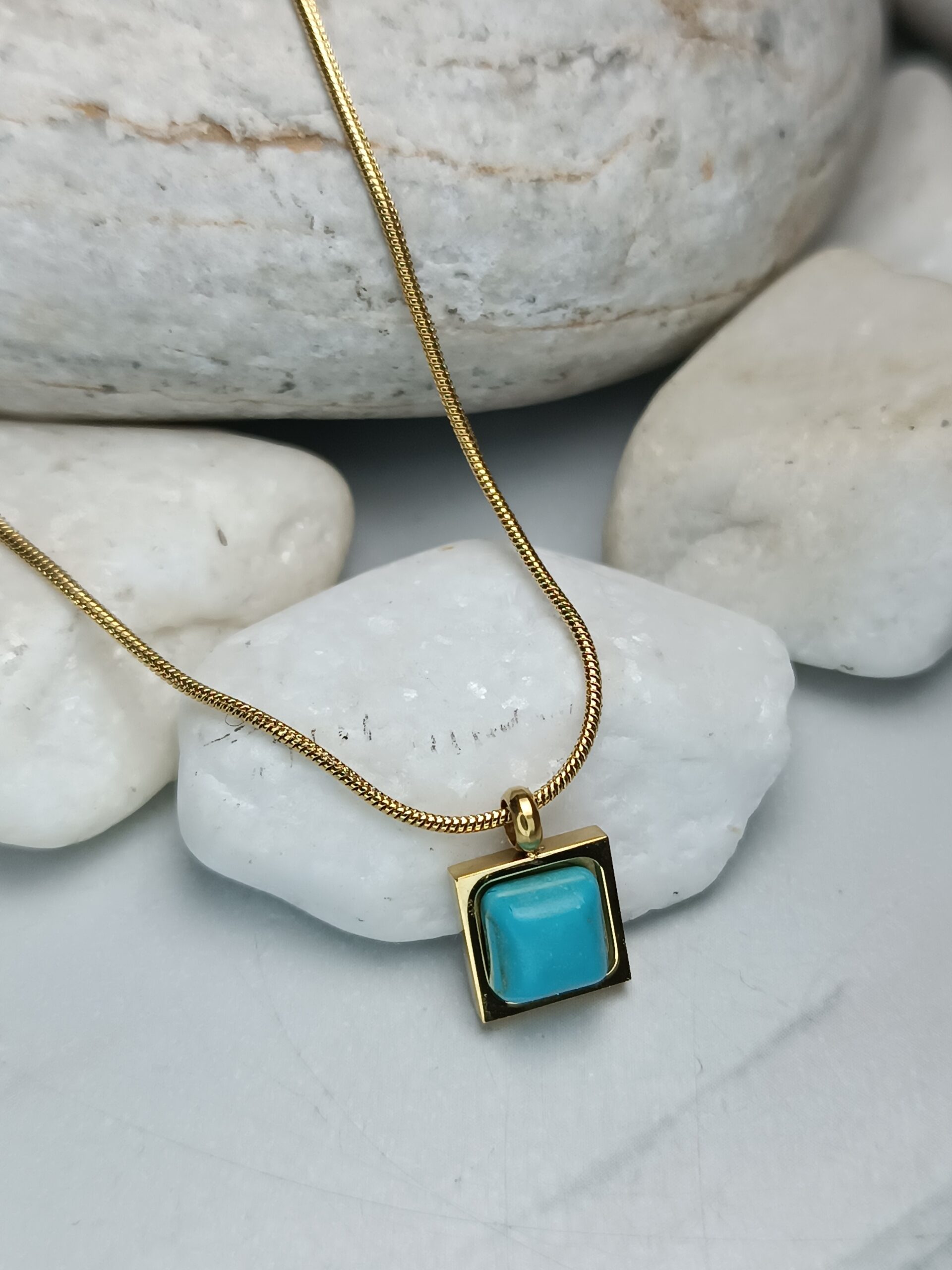 Κολιέ από Ατσάλι με Τετράγωνο Μενταγιόν & Τιρκουάζ Πέτρα (ΚΩΔ:88331) Κολιέ από Ατσάλι με Τετράγωνο Μενταγιόν & Τιρκουάζ Πέτρα (ΚΩΔ:88331)